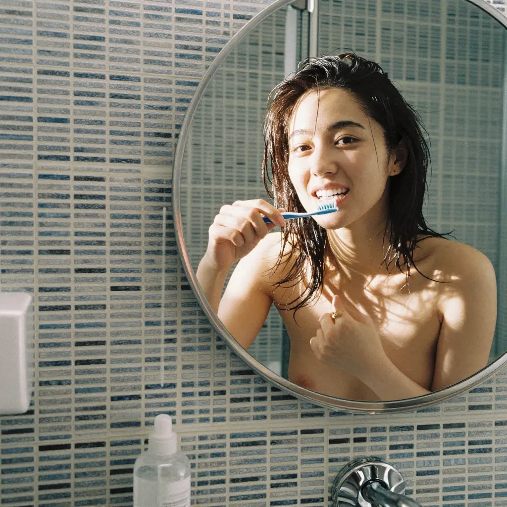 showing teeth s3